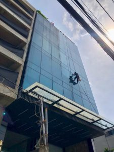 QueenAnn Hotel Hồ Chí Minh Vệ Sinh Kính